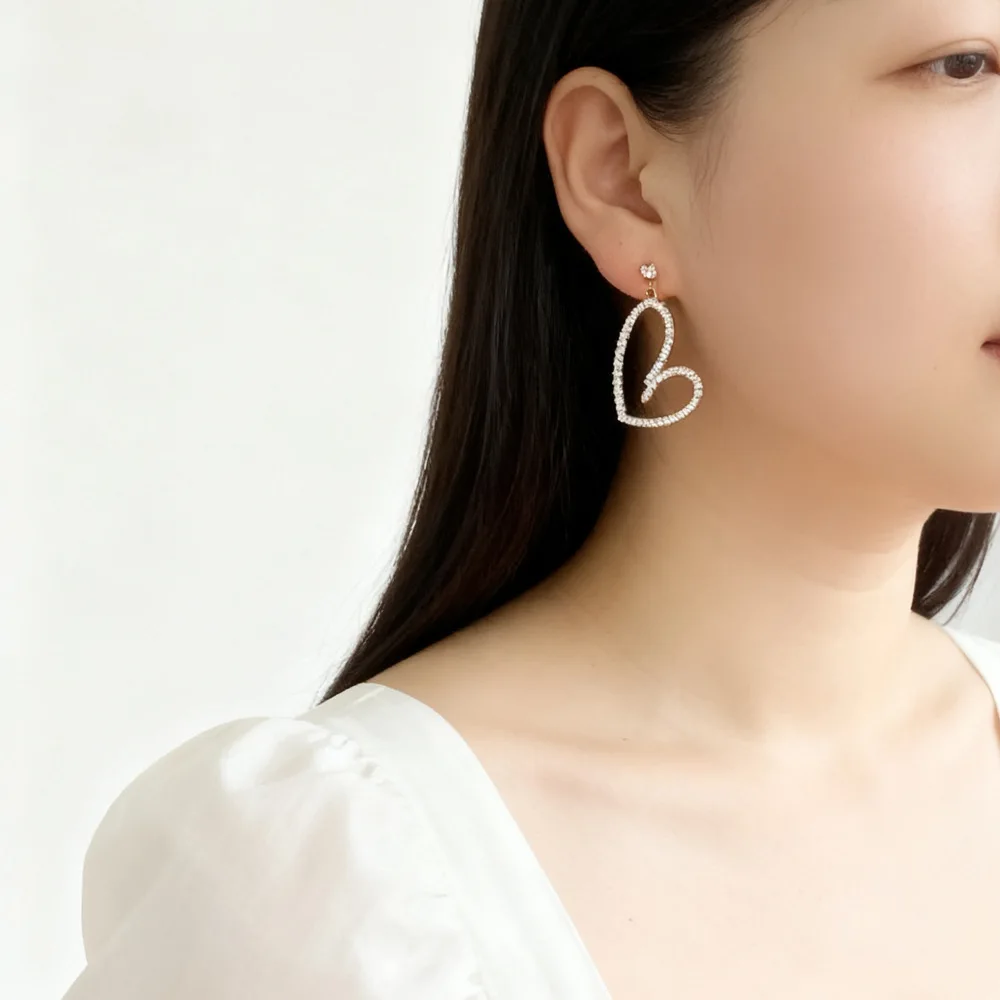 2026 Pair of Simple Fashionable Heart-Shaped Earrings with Zircon Versatile Peach Accent for Women