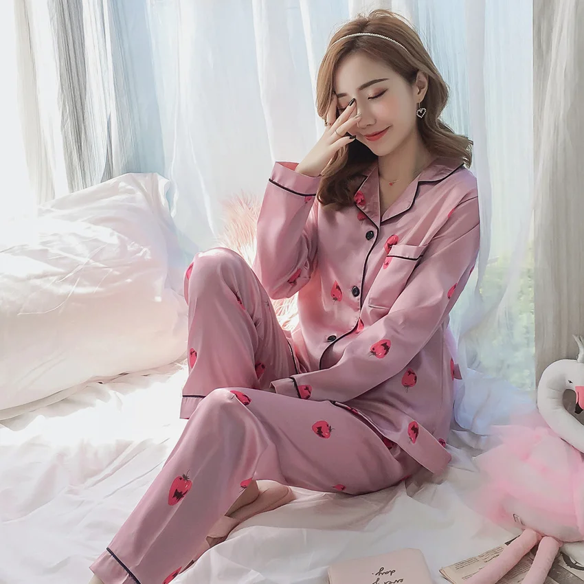 doğa parkı yansıtmak baba tarafından  Saxy Iki Parçalı Kadın Uzun Kollu Gecelik Toplu Saten Pijama Takımı - Buy  Kadınlar Uzun Kollu Gecelikler Product on Alibaba.com