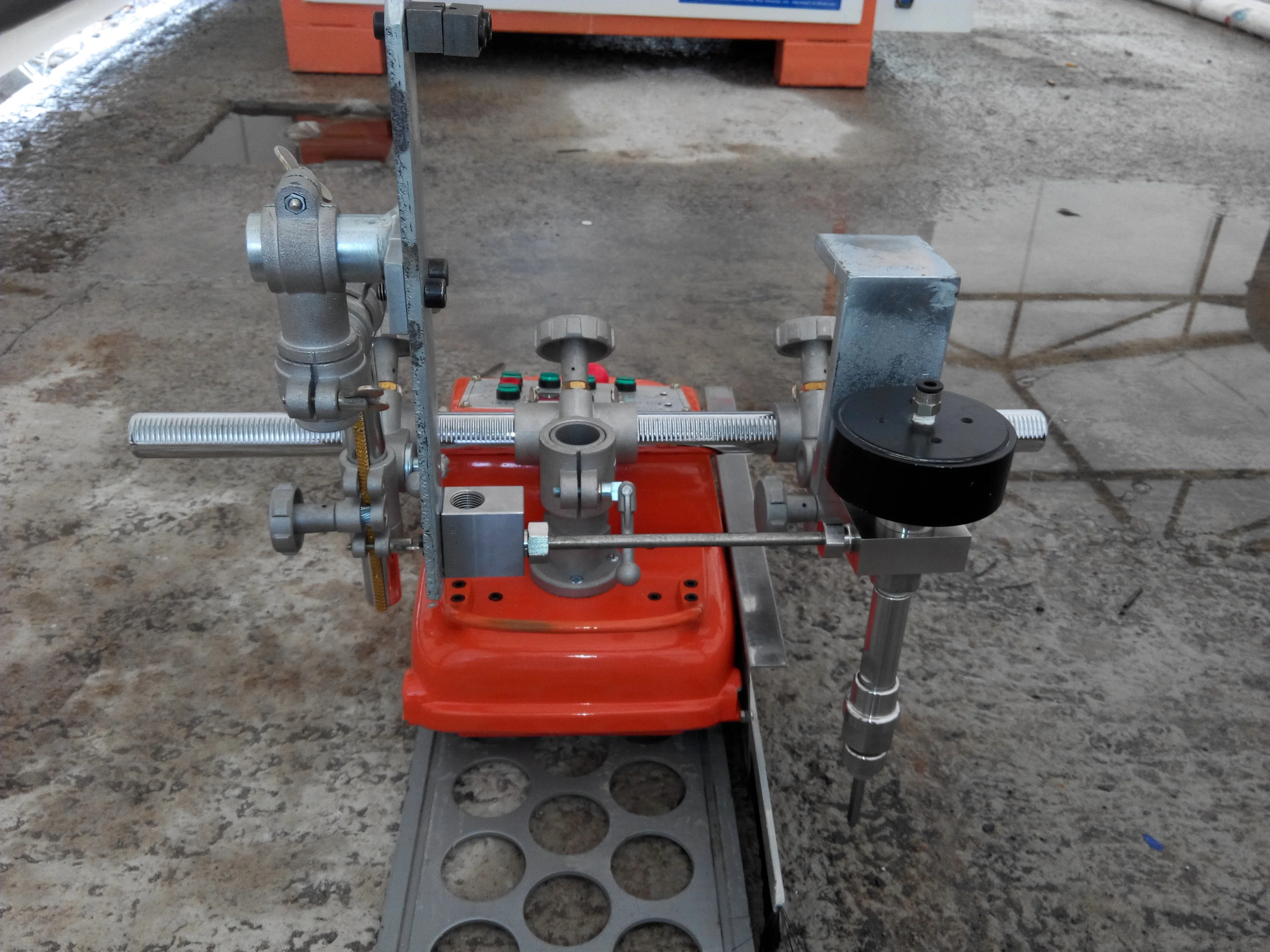 Complete System to Cut Openings in Oil tank Portable Mobile Water Jet Cutting Machines