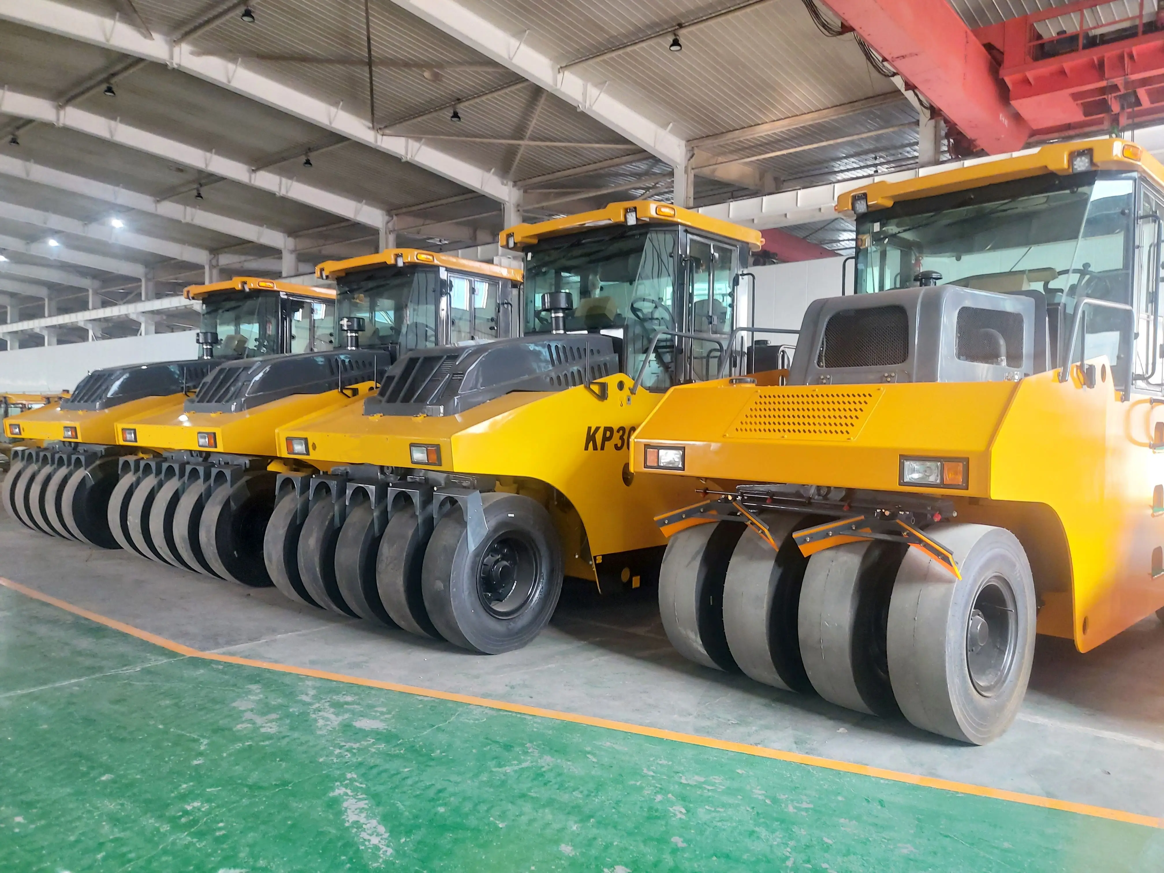 Вибрационная дорога небольшая прогулка за дорожным уплотнителем 26 тонн низкий расход топлива отличная цена в Южной Америке