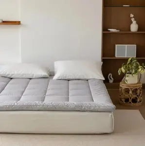 Comfortable Eco-Friendly Hotel Mattress Topper for Sleeping Quilted 100% Polyester Fabric 200TC Thread Count Thick Pad
