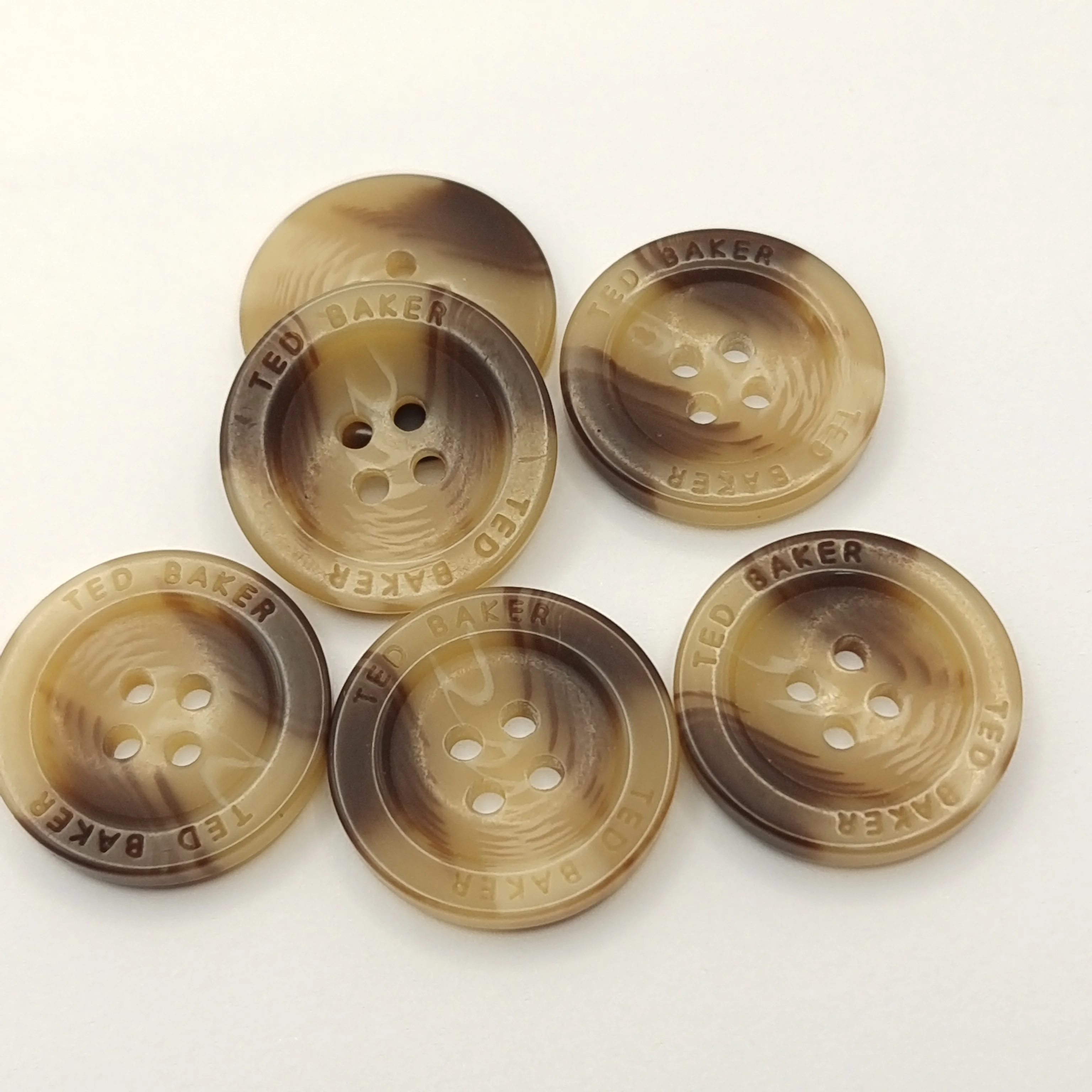 Wholesale Imitate Horn Button Polyester Material Chalk Resin Button Fake Horn Brown Plastic Button