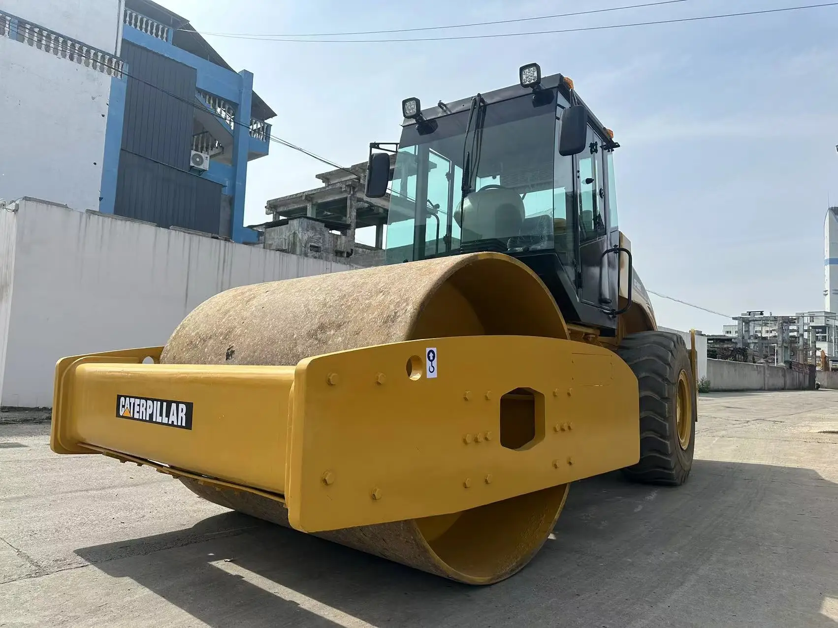 Caterpillar уплотнительный ролик используется CS683 CS583 Вибрационный гидравлический привод дорожный каток цена использованный