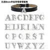 Letras de medio diamante cromadas de 8 mm.