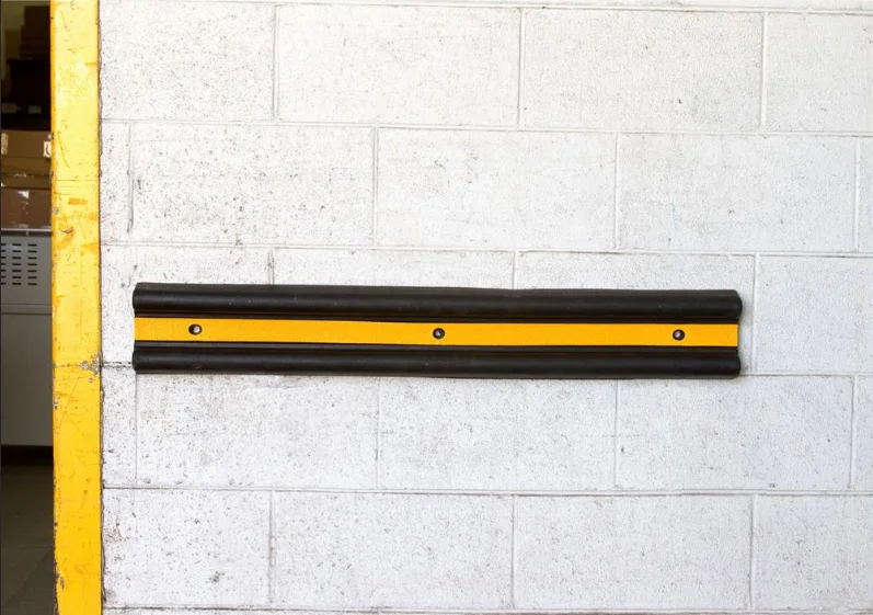 Durable 100% Recycled Solid Rubber Black Reflective Wall Bumper Dock Bumper Guard Protector for Parking Garage Safety supplier