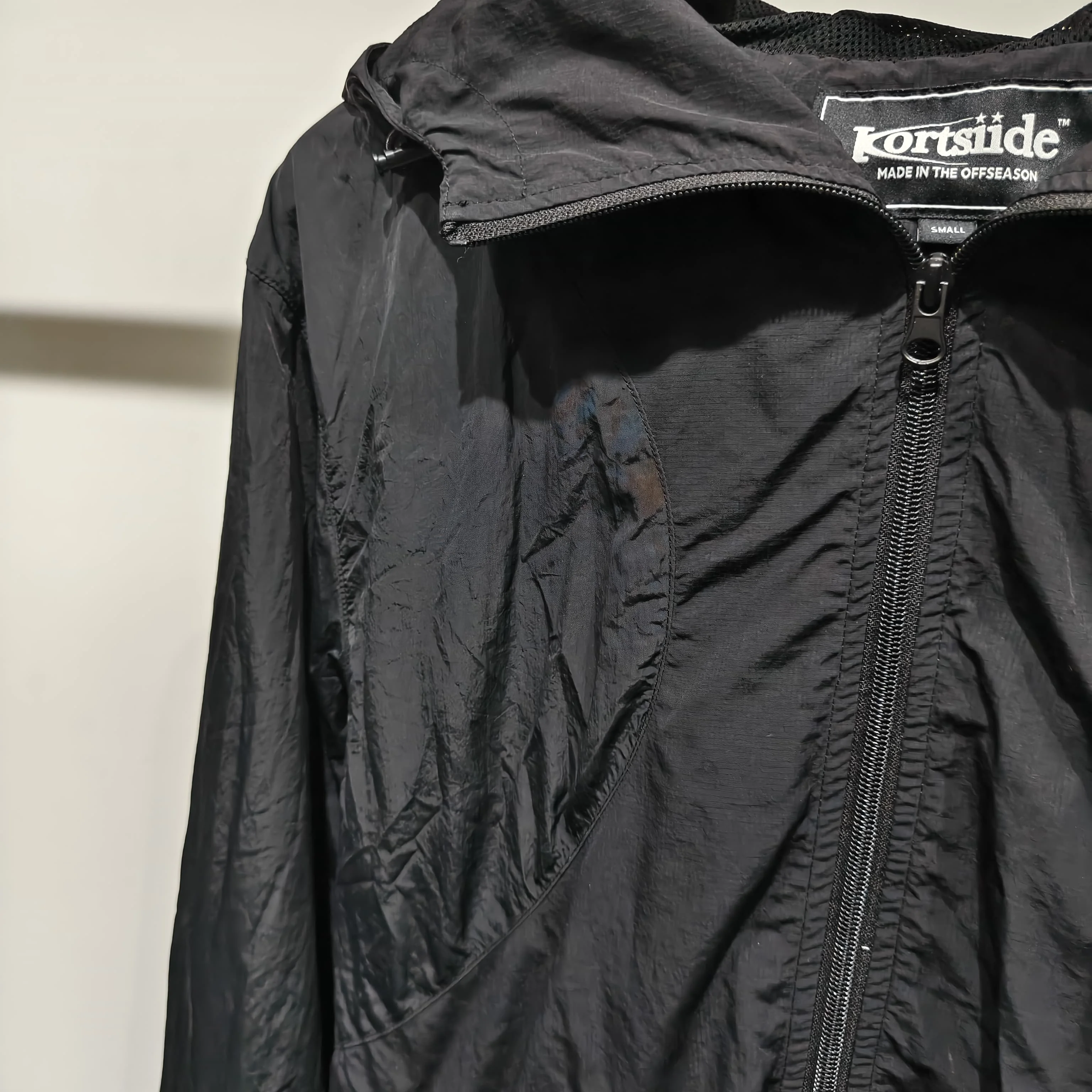 High Quality Men Hip Hop Vintage Streetwear Zip up Running Windbreaker Jacket With Waterproof Soft Shell and Breathable Feature gallery 4