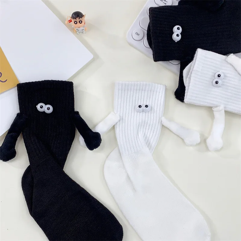 Funny Magnetic Suction 3d Doll Couple Socks Couple Holding Hands Socks ...