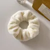 Blanco claro de peluche