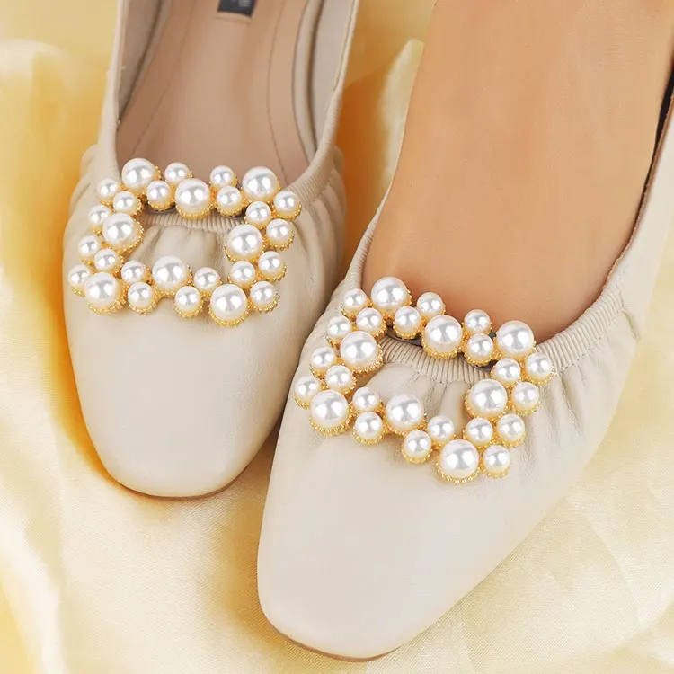 Wedding details. Groom accessories. Shoes, cufflinks, belt, watch,  boutonniere Stock Photo - Alamy