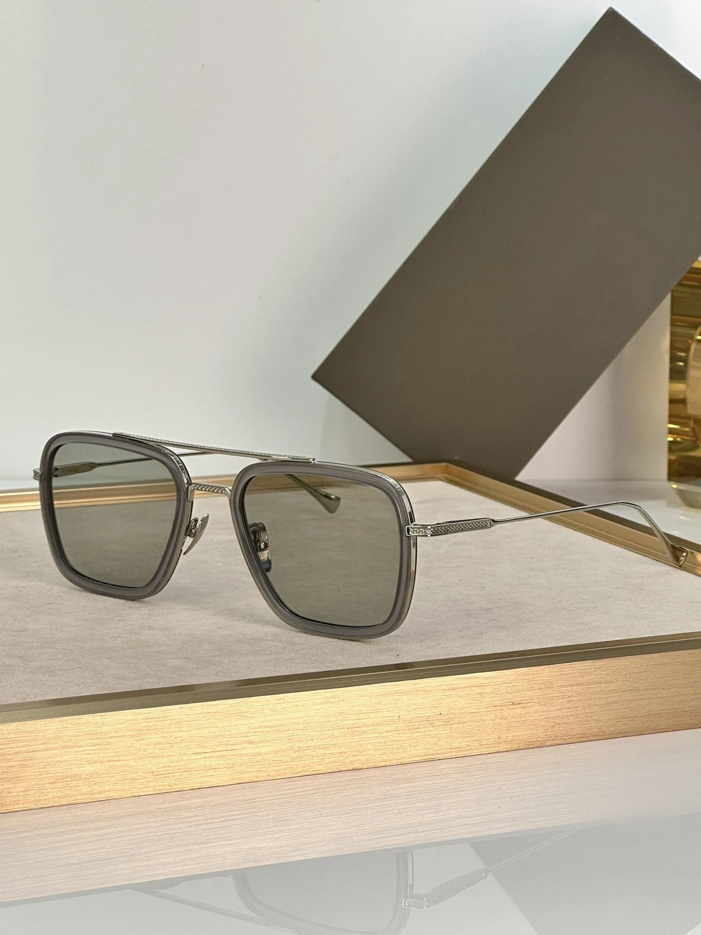 Hochwertige Herrenbrille mit polarisierten Gläsern aus einer Metalllegierung, Business-Sonnenbrille im luxuriösen Design, klassisches Retro-Quadrat._voghion.com