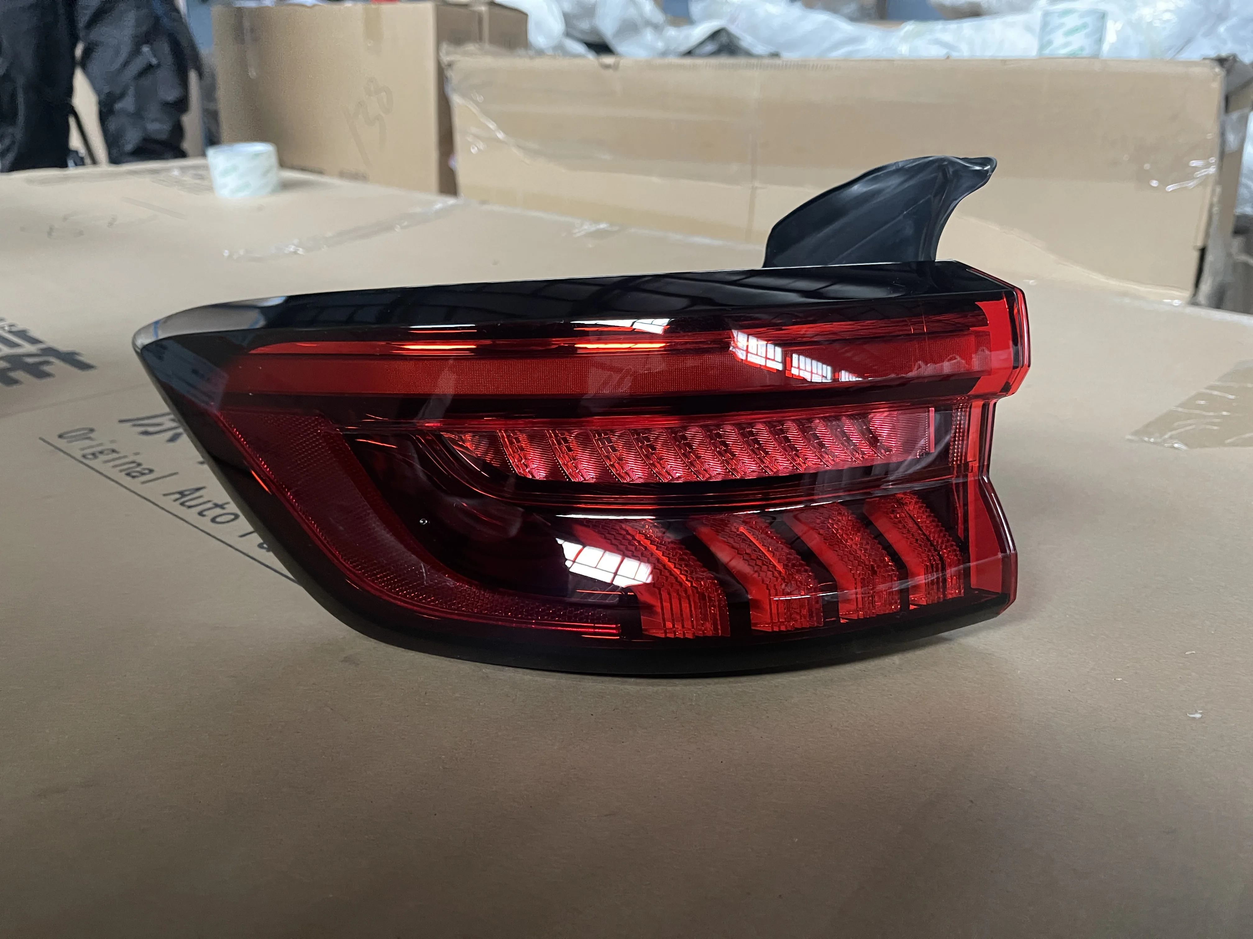 High brightness Original Offical Genuine Auto Body Part JETOUR Car Tail Combination Rear Light Assy LEFT details