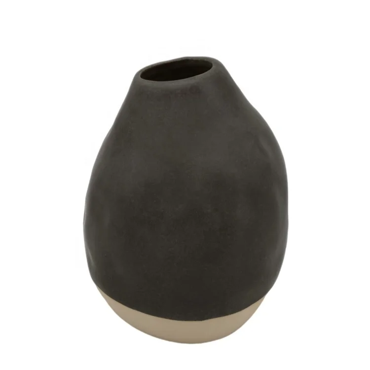 Decor your home with that really modern handcraft shape ceramic vase and accessories with opaque glazing Matt white color