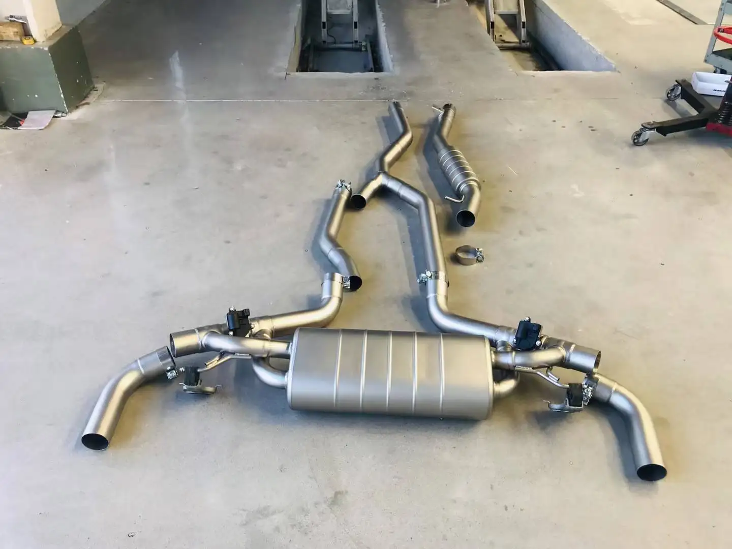 Stainless Steel Catted Downpipe and Catback Exhaust Pipe Muffler with Valves for BENZ GLE53 3.0T