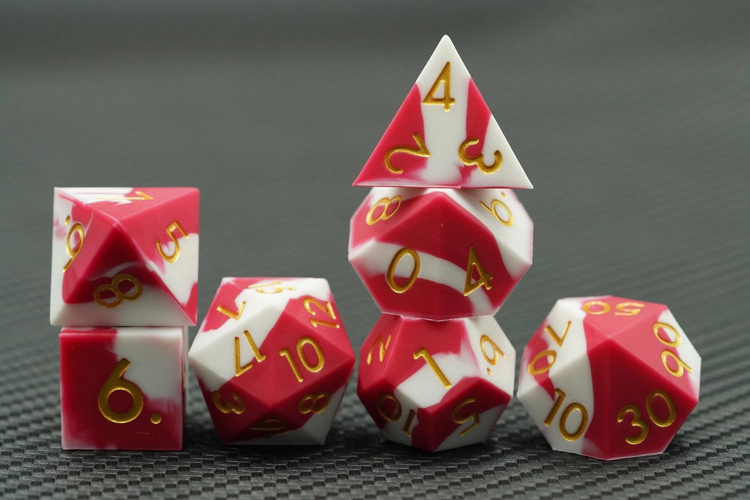 Handmade 16mm Polyhedral Silicone Dice Set Red White Gold Number 7pcs for DND Games details