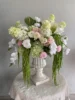 Centrotavola floreale rosa e verde, 60 cm.