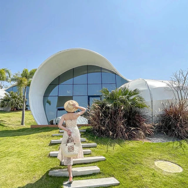 Factory Price Luxury Safari Resort Tent Beach Snail Shape Glamping  Tent for Sale
