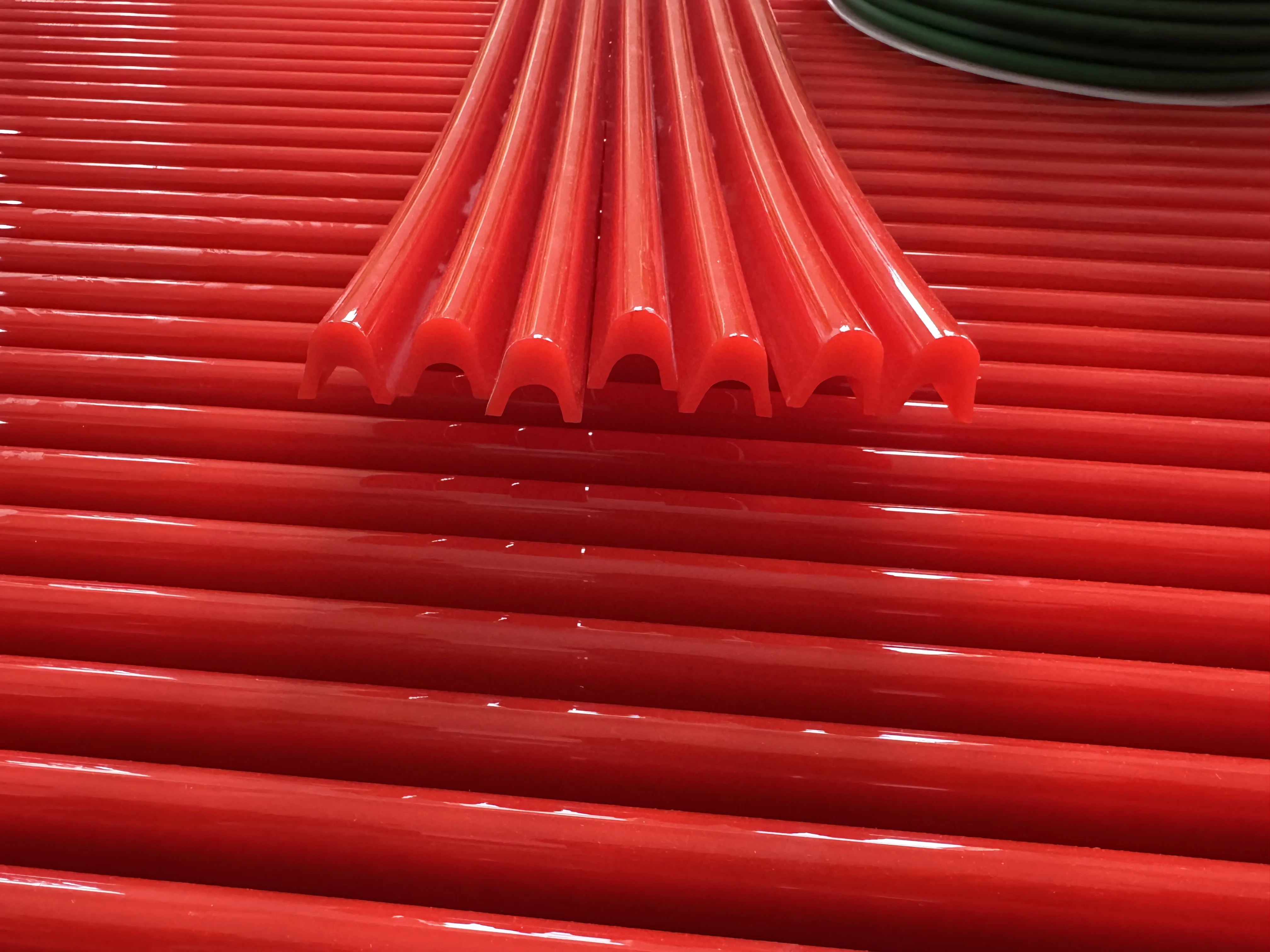 Precision Anti-Microbial & Wear-Resistant PU Extrusion Profiles for Material Handling Customizable Cutting Processing Service supplier