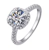 Anello con moissanite quadrata da 1 carato