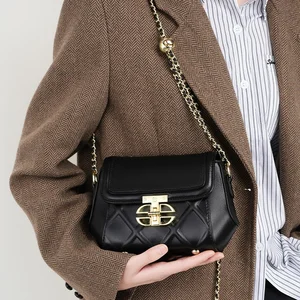 Wholesale Customized Retro Women's Leather Shoulder Bags Elegant High-quality Diamond Crossbody Bag for Ladies Rivet Armpit Bag