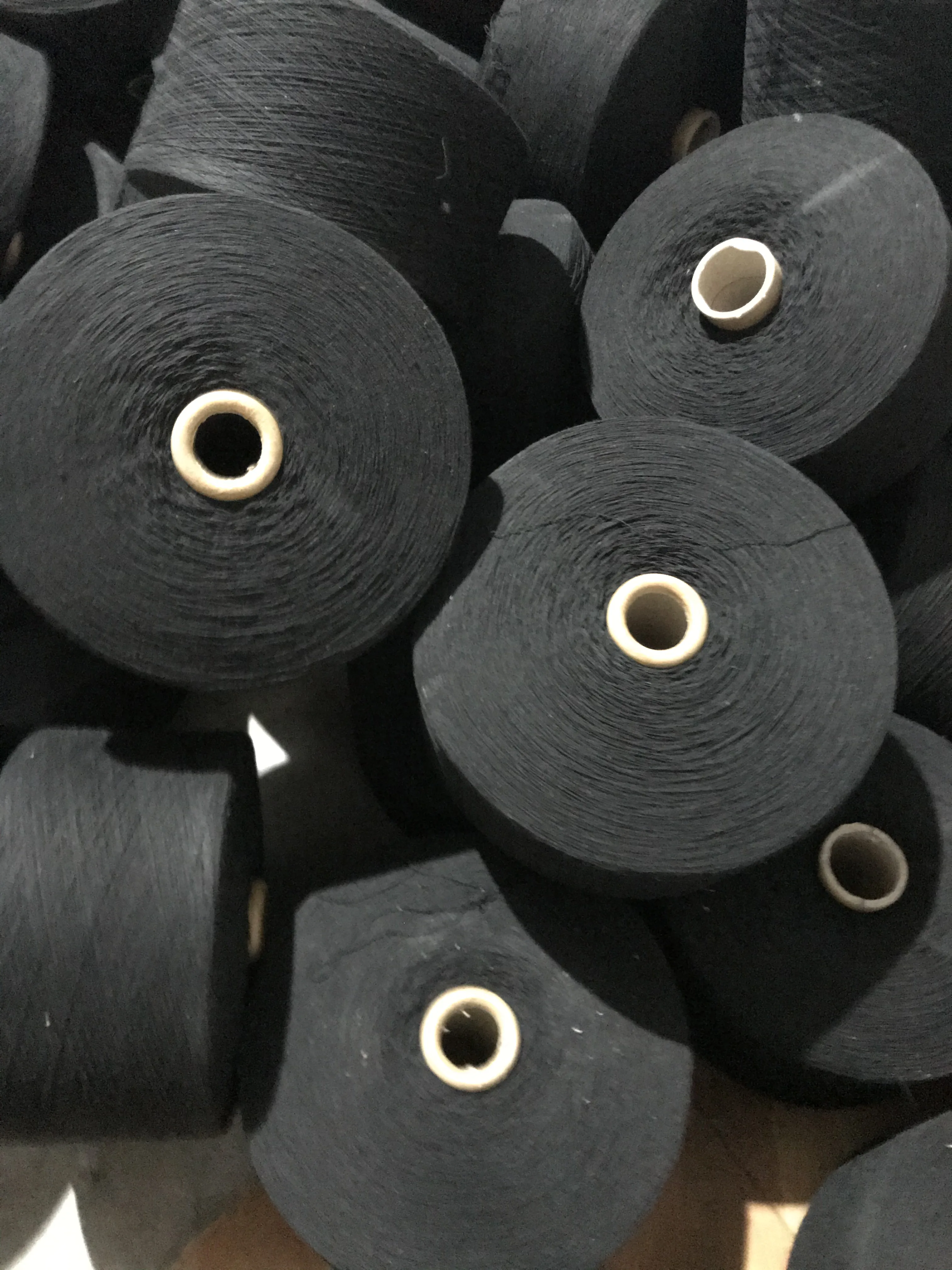 Keshu cotton yarn for working gloves ne6s/1 black 50/50 polyester cotton blended yarn Open End yarn