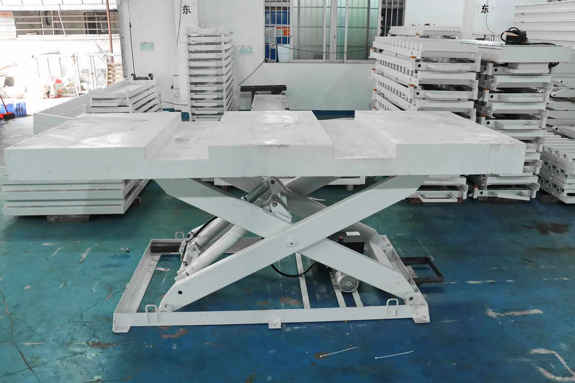 Smooth Lifting Strong Load Capacity Electric Hydraulic Lift Table  for Heavy-Duty Wood Panel Processing