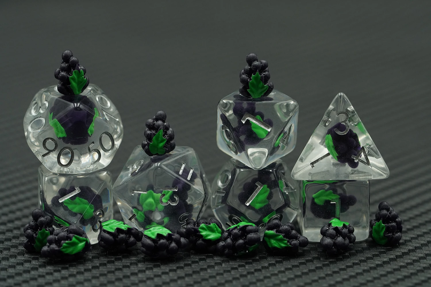 Dungeons and Dragons Game Accessory-Resin Polyhedral Dice Set Grape Shape Inside D20 7 Pcs Silver Number manufacture