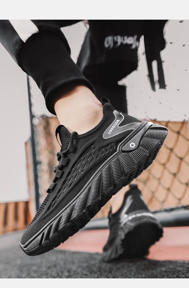 Men's shoes are breathable and slim with a height increase and a versatile casual sports shoe Men's sports shoes are trendy