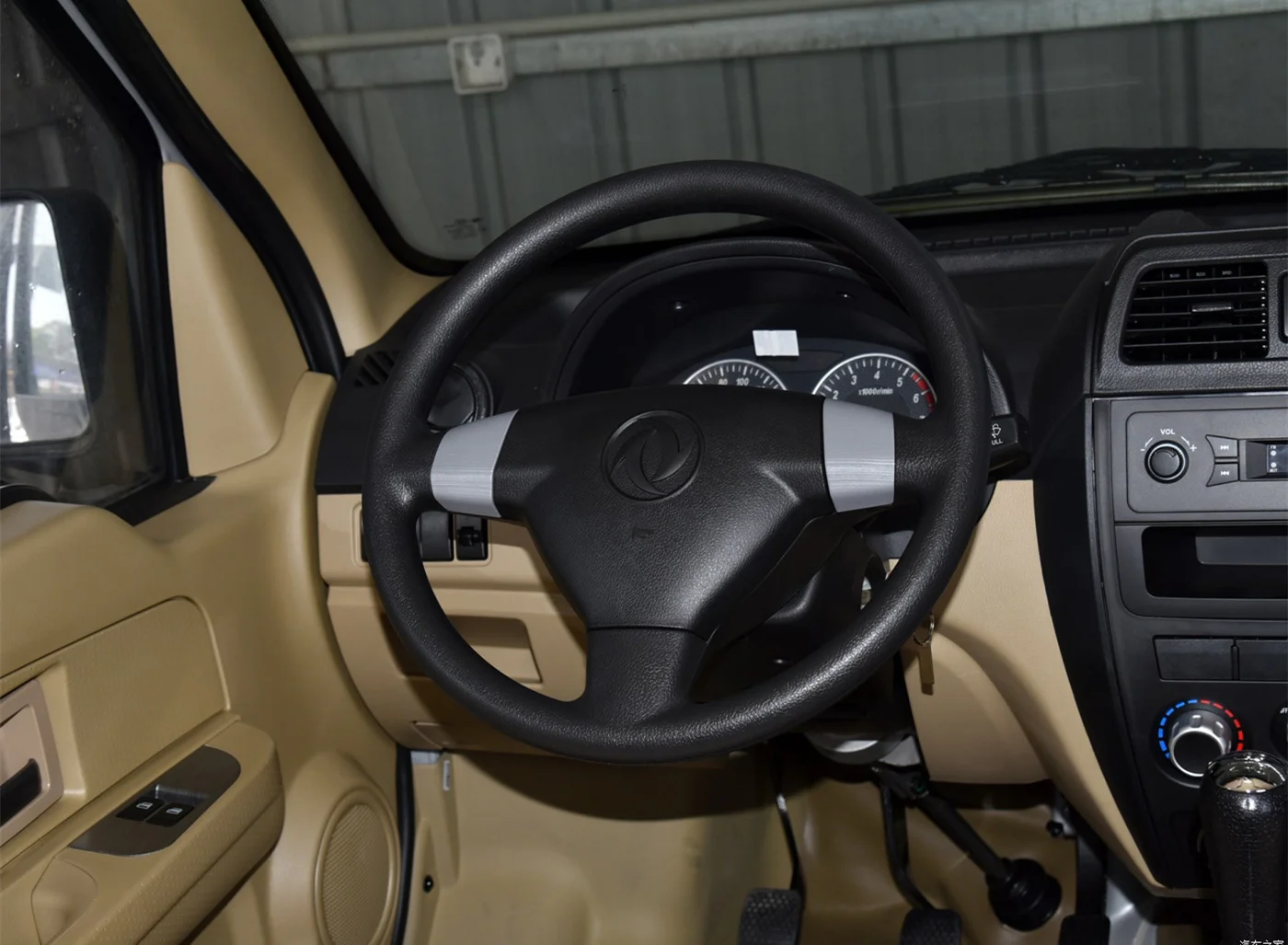 Dongfeng C35 Mini Cargo Bus Passenger Car With Half Cargo Half