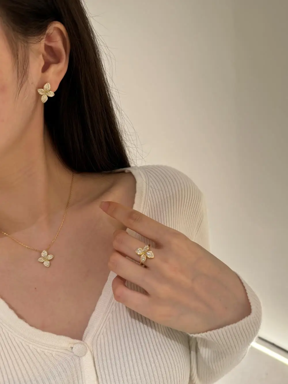 KAKODIY Women's Fashion Gold Plated Luxury Fashion 925 Sterling Silver Pendant Four Leaf Clover Flower Jewelry Necklace detail 8