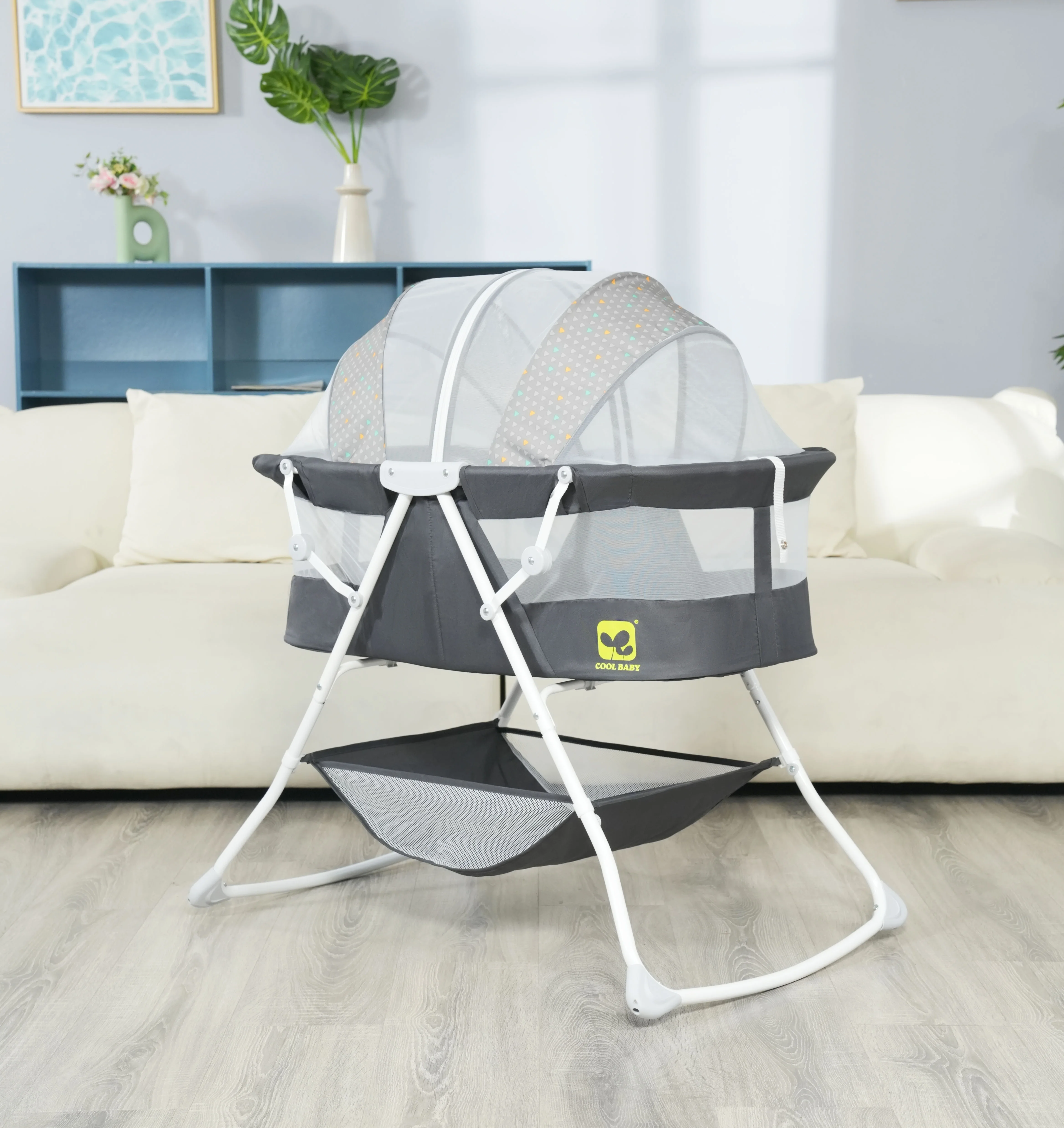 P759F Cool Baby One Hand Folding Baby Bassinet With Large Integrated Storage supplier