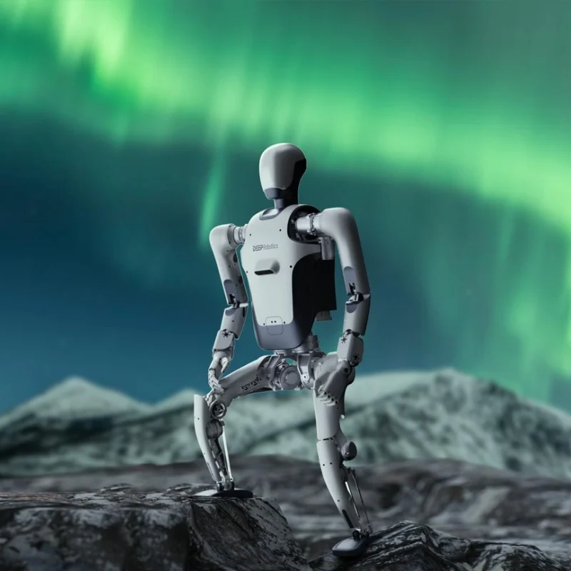 ロビ ROBOTERA Unveils Full-Size Bipedal Humanoid Robot L7
