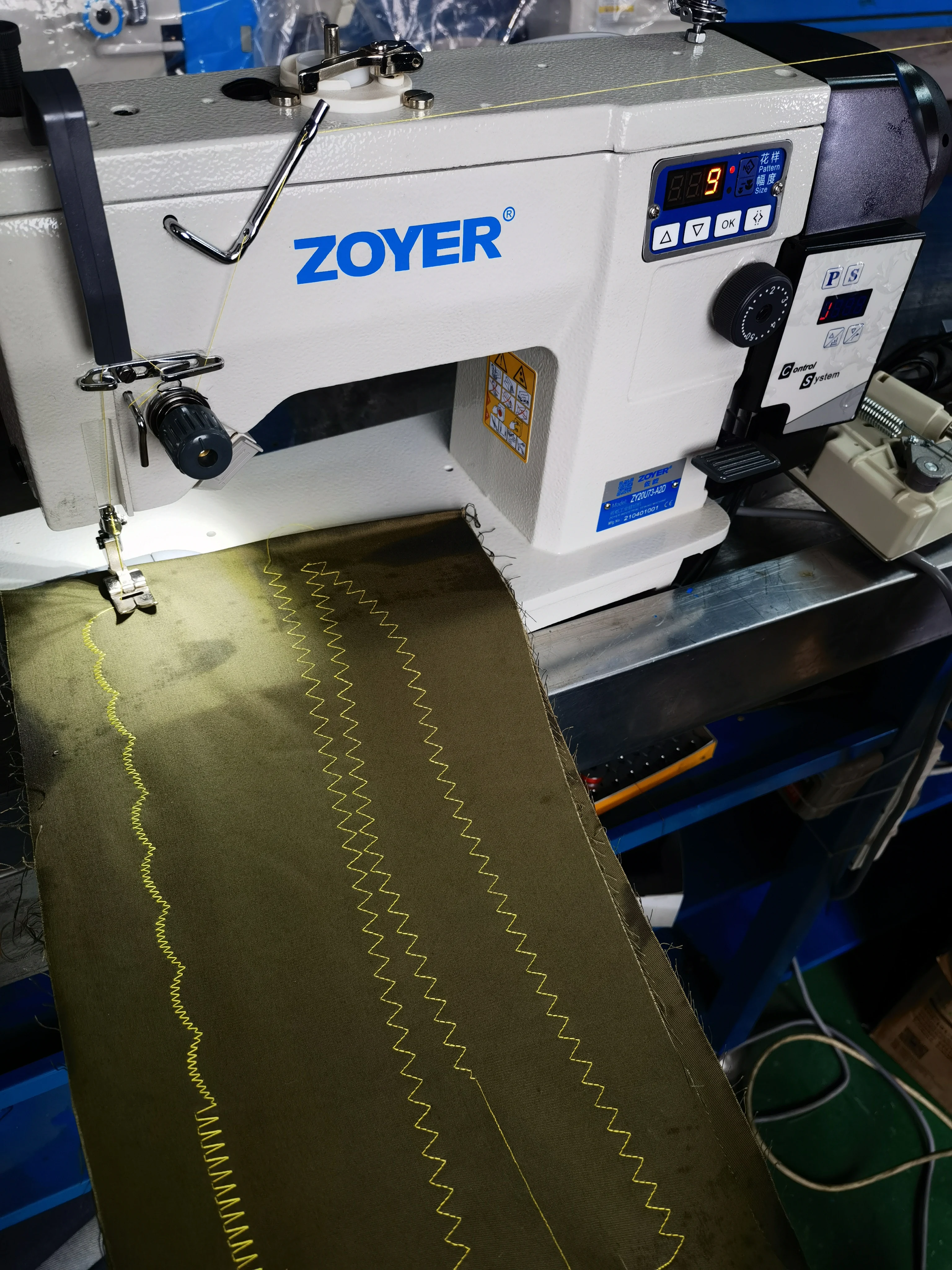 ZY20U-A2D High Speed Computerized Electronic 20U Zigzag Embroidery Industrial Zigzag Sewing Machine