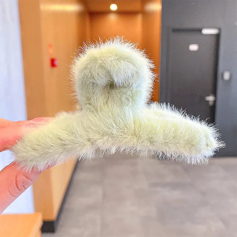 Autumn and Winter New Style Women Soft Plush Hair Claws Korean Fashion Female Fuzzy Hair Claw Clips