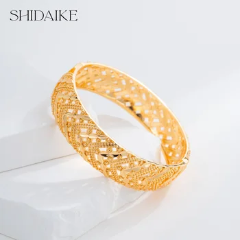 Elegant Open Design 18K Gold Plated Zircon Brass Fashion Charm Bracelet Custom Option Available for Ladies Wholesale