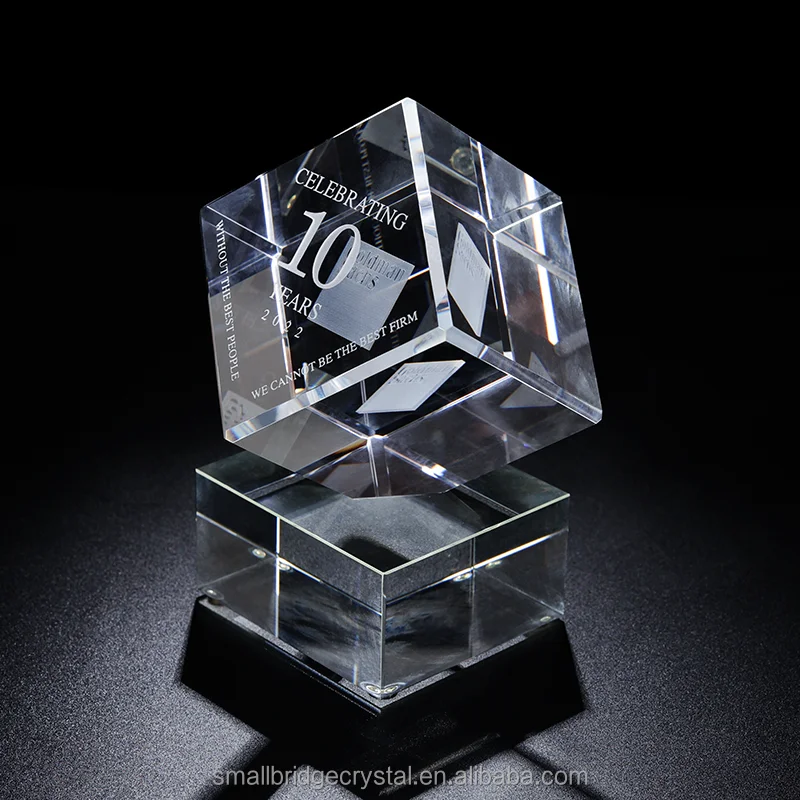 Custom K9 Crystal Cube Trophy Luxury Office Desk Gift Laser Engraved Logo 10th/20th Company Souvenir Decor Carved Sports Pyramid factory