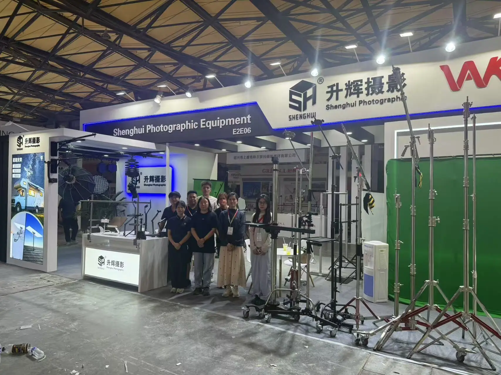 Shaoxing Shangyu Shenghui Photographic Equipment Co., Ltd. 3