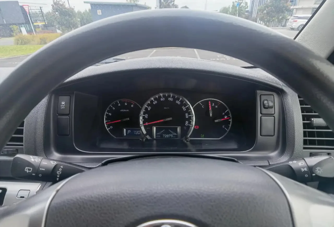 Spots Goods Toyota Hiaces Bus 9 Seaters Hiace 300 Used Toyota Hiace Van for Sale