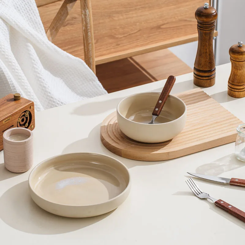 New Design Porcelain Matte Color Glaze Round Plates and Bowls Cup Kit Portable Wedding Tableware Dinner Set
