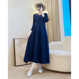 Autumn New Retro Elegant Diamond-Encrusted Casual Dress for Ladies Factory Wholesale Pleated Dress