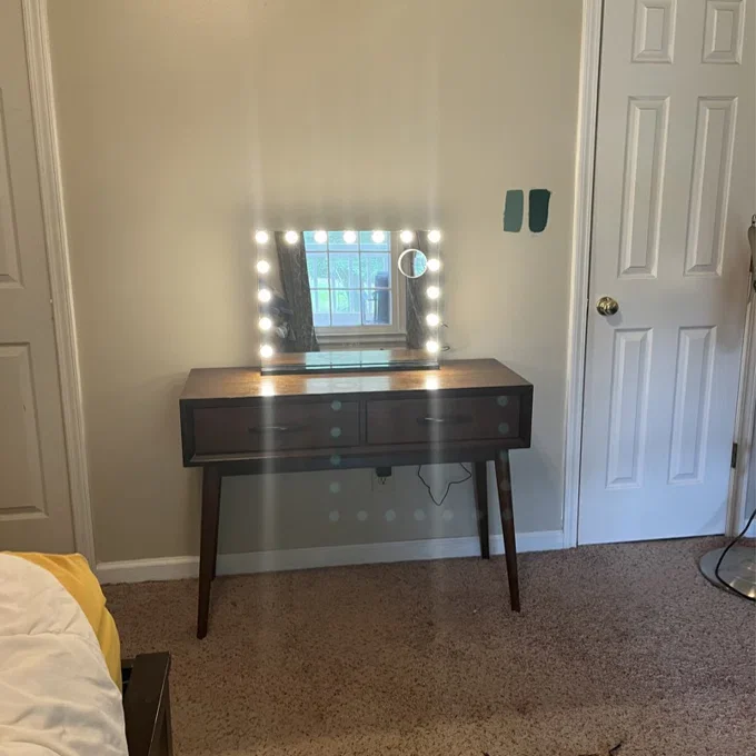 Modern Hollywood Makeup Mirror with 3 Color Temperature Adjustable Brightness and USB Charging Port
