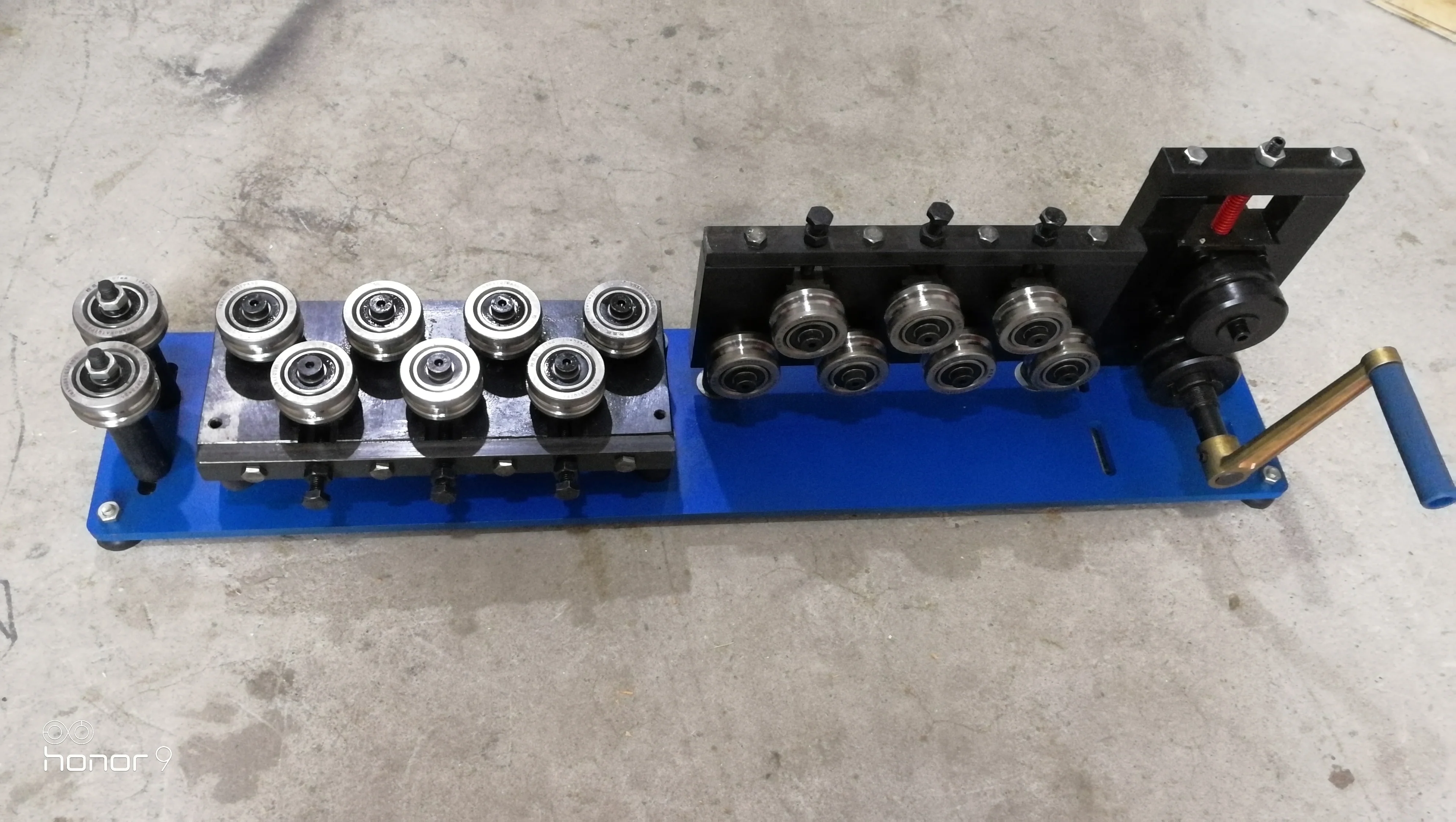China Factory Manual Handle Feeder Wire Straighten Steel Tube Straightening Machine Trolley Wire Straightener