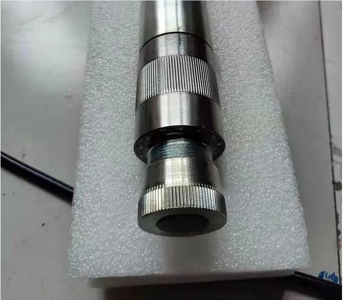 Sohilda bir erkak mening ayolimni silkitib tashladi.