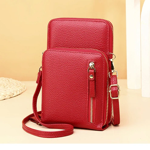 handbolsa with credit card slots