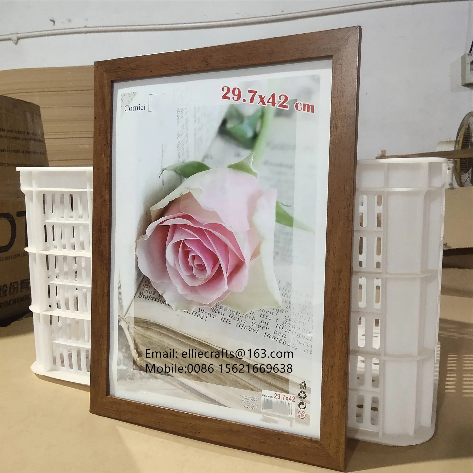 Wholesale Brown Wooden Photo Picture Frames Various Sizes 13x18 18x24 20x25 20x30 24x30 30x40 40x50 40x60 UV Printing