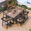 Une table 130x70 avec six chaises