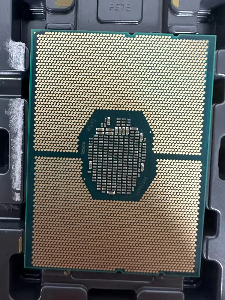 サーバー　563　Xeon Intel Xeon Platinum 8173M - 28 Cores, 56 Threads, 2.0ghz