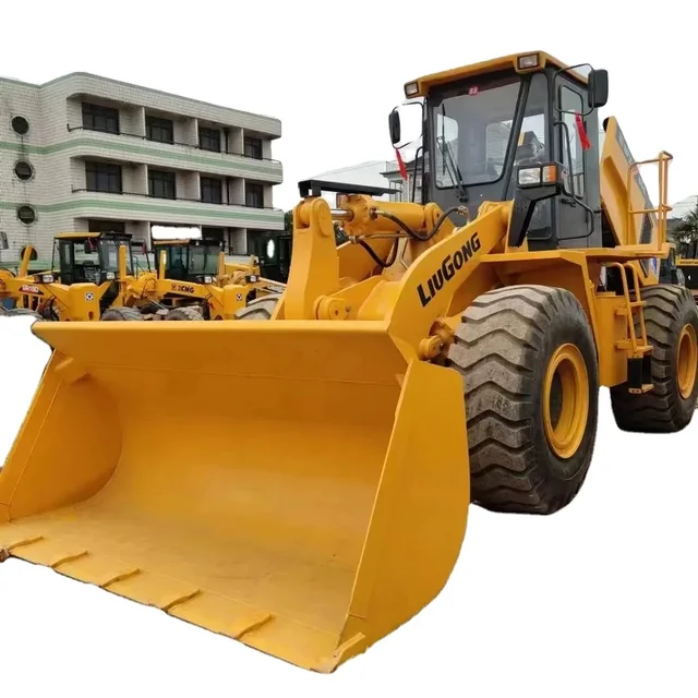 A large number of second-hand 5 ton Liugong CLG856 large wheel loaders produced in China are selling well in Southeast Asia