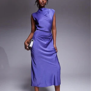 OEM ODM Manufacturer  Custom Made Elegant New Arrival Purple Satin Sleeveless High - Neck Ruched Midi Dress for Evening Party