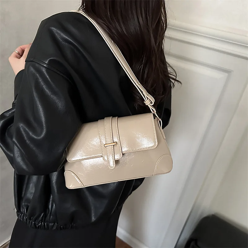 Women's Fashion Autumn Waterproof PU Leather Shoulder Bag with Letter Pattern for Daily Use