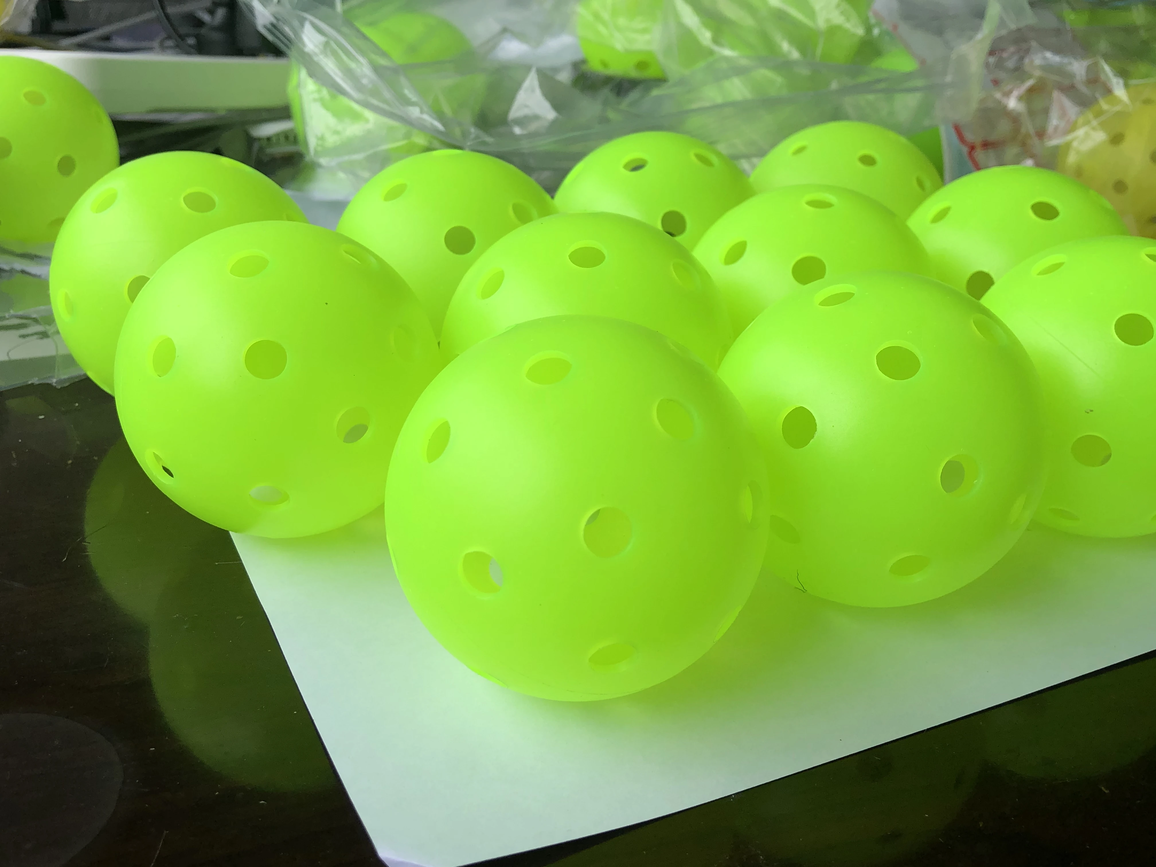 NEOB Pickleballs USAPA Standard Pickle Balls Competition Seamless Pickleball for Outdoor Courts 26 Holes Pickleball Balls
